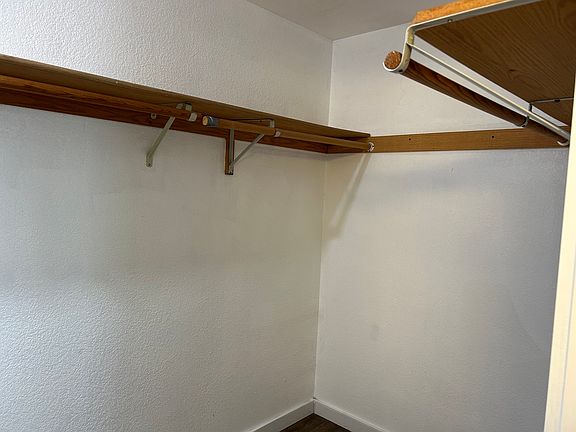5th image of 927 22nd St NE #B