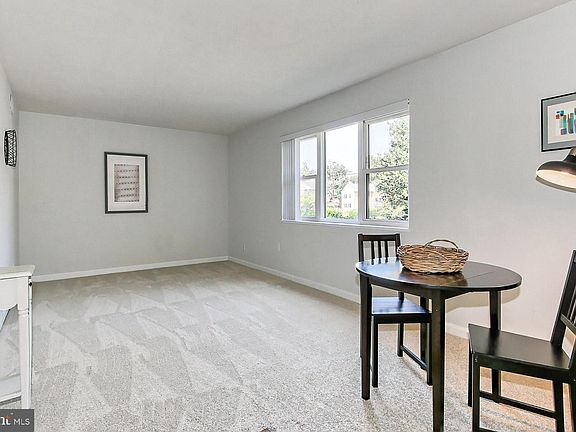3rd image of 6186 Greenwood Dr