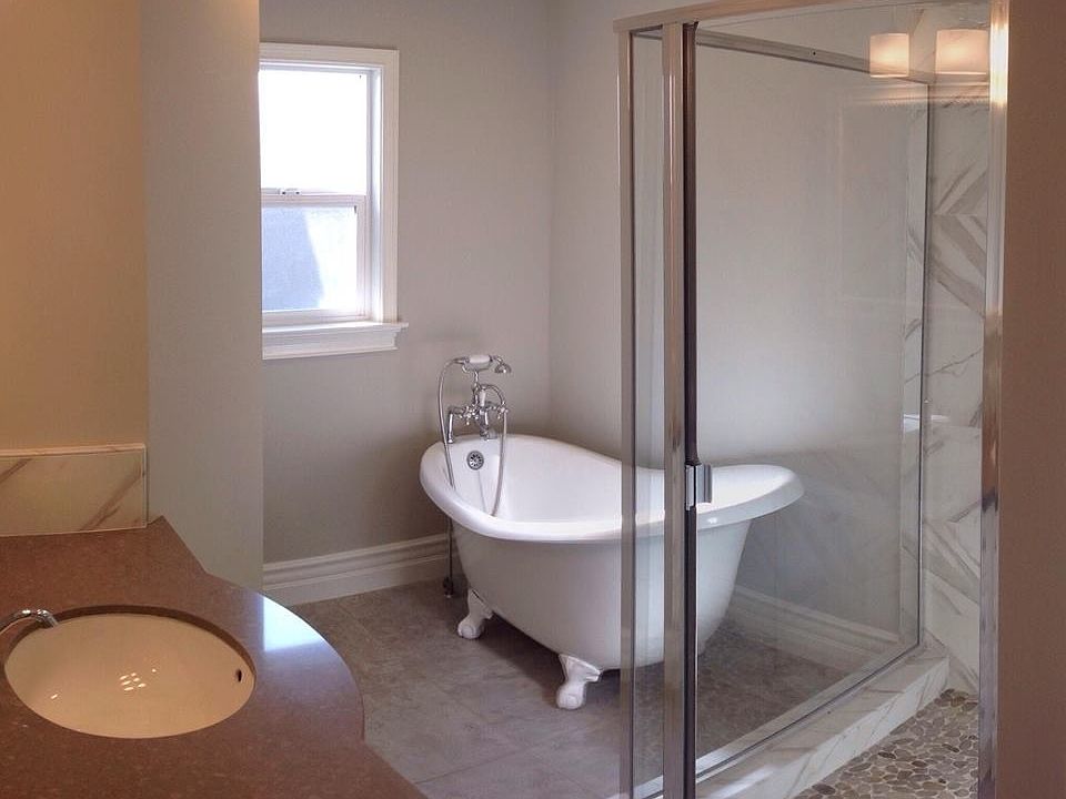 2nd image of 2731 Truxtun Ave