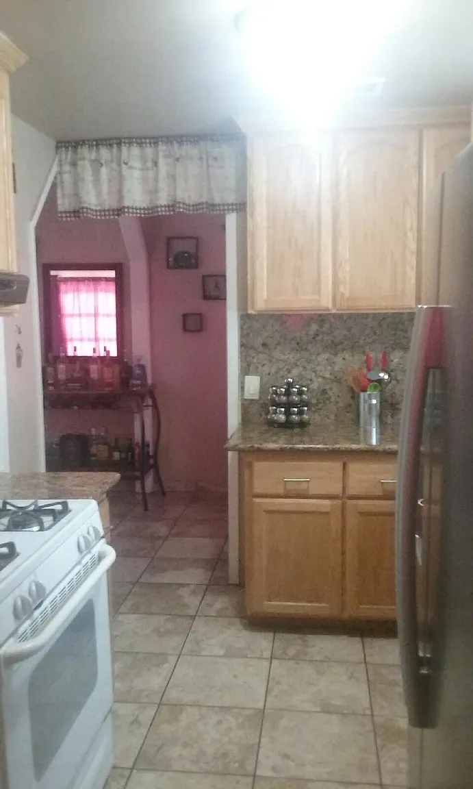 734 N Windsor Ave photo 1