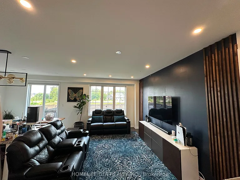 30 Circus Cres — Photo 4