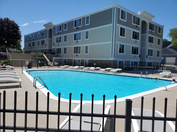 225 N Shore Dr APT 6, South Haven, MI 49090