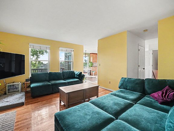 3rd image of 448 Somerset Dr