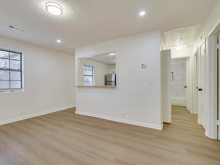 506 Morton Ave — Photo 9