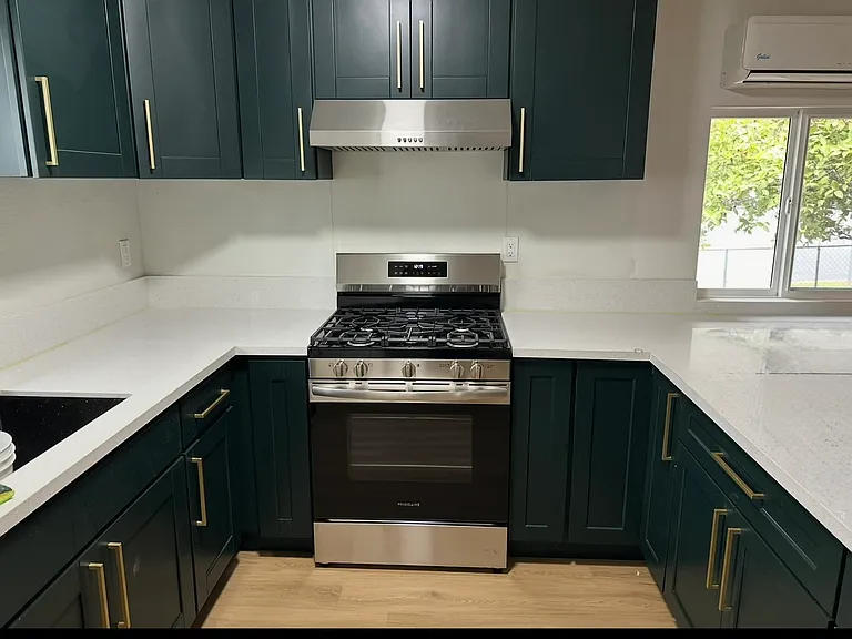 2200 Cedar St #B — Photo 3