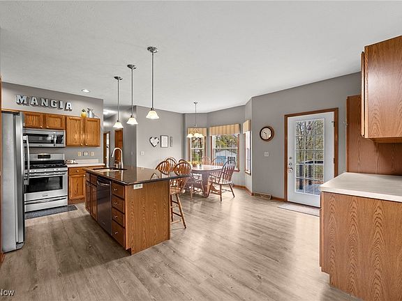 4th image of 825 Savannah Trl