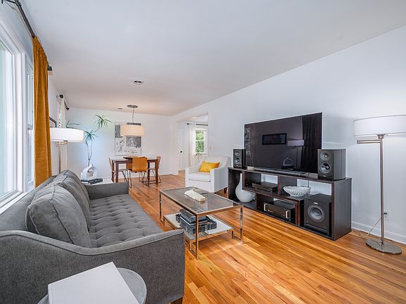 2nd image of 2437 Vale Ln
