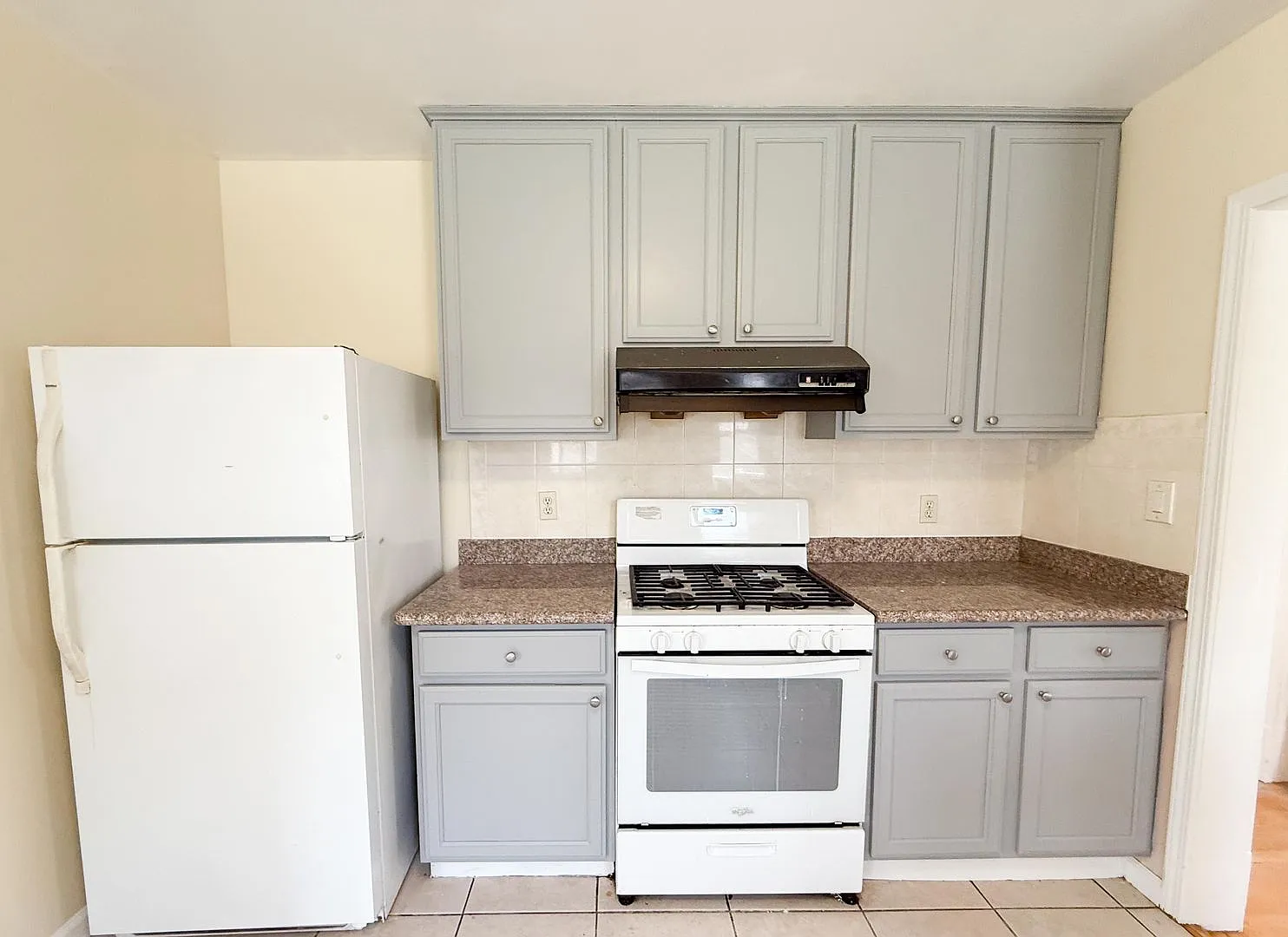 Remodeled 2 Bedroom 1 Bath Apt in Fruitvale Neighborhood — Photo 4