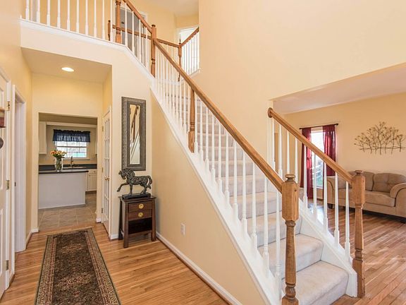 3rd image of 36 Rose Hill Dr