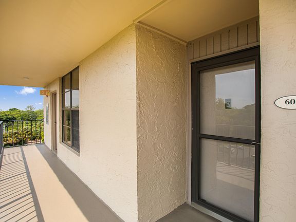 4th image of 17 Royal Palm Way #6010