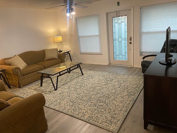 4th image of 2109 NE Flamingo Ter