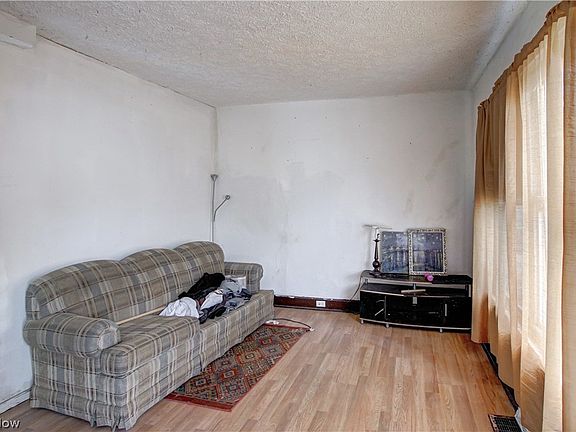 4th image of 7017 Colgate Ave Front 7015