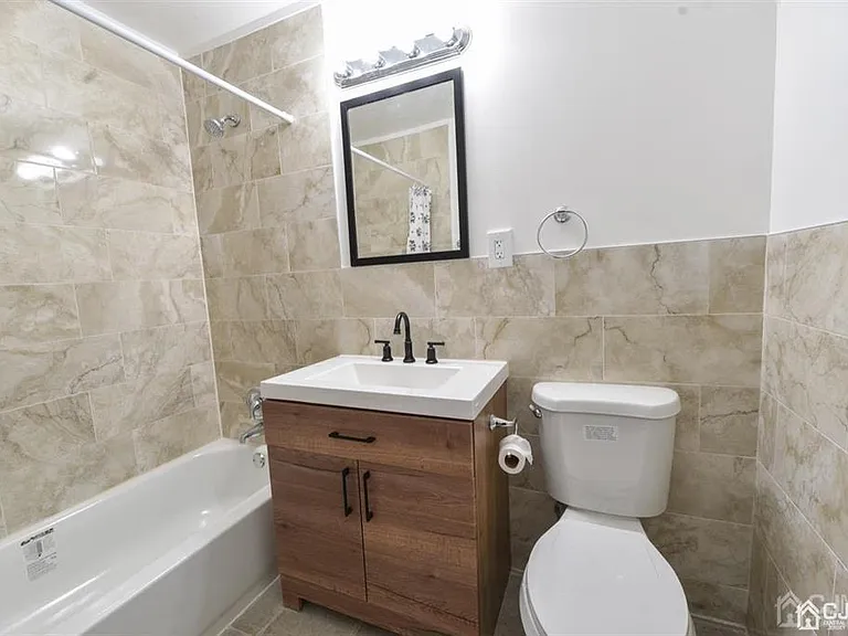 204 College Dr — Photo 14