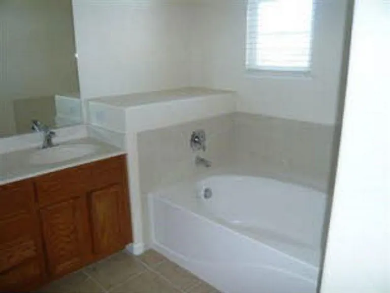 425 Regatta Ln #103 — Photo 8