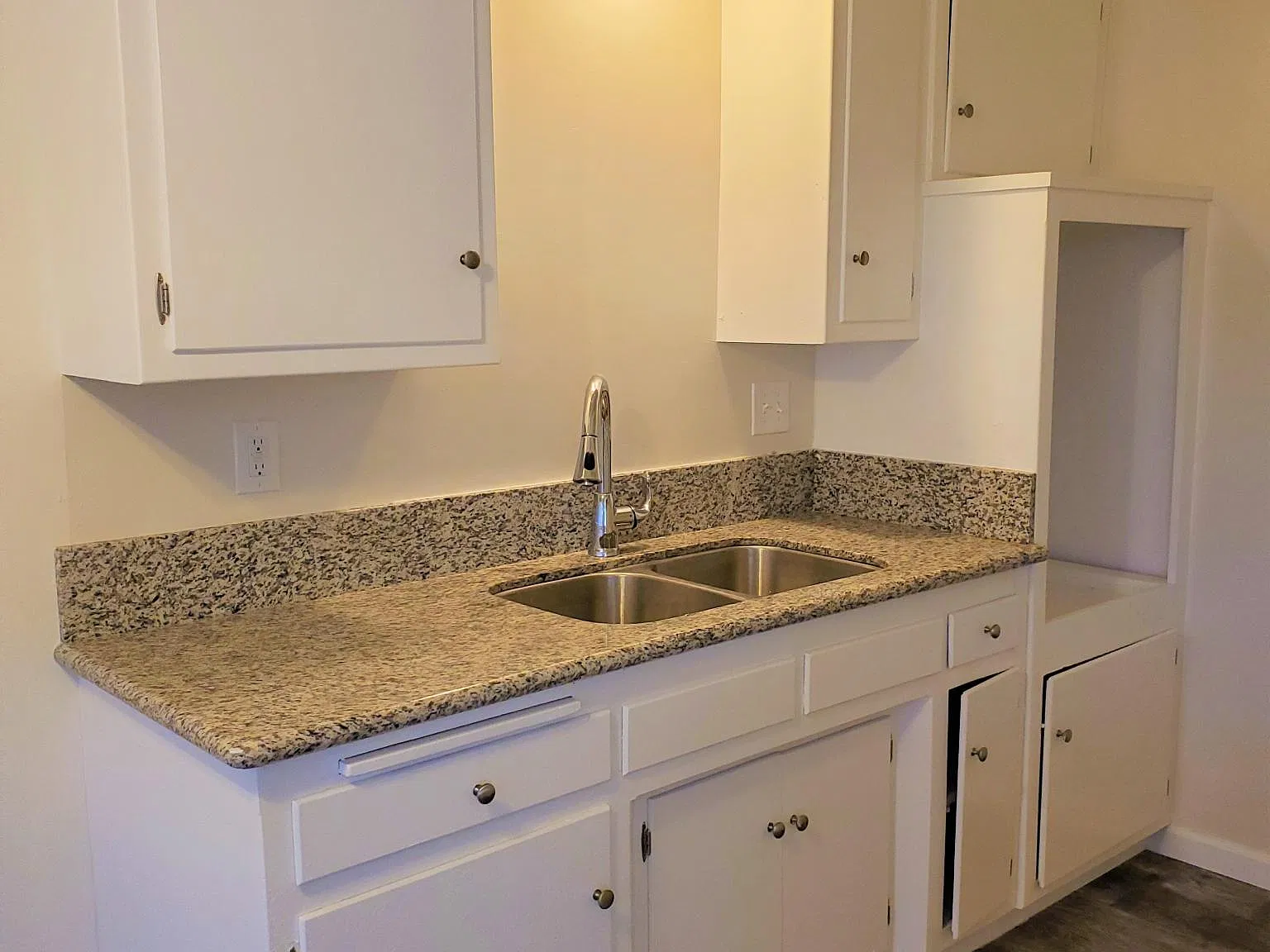 1 bed, 564 sqft, $1,850 — Photo 2