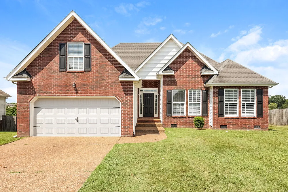3 bed, 2.0 bath, 1678 sqft, $2,160 — Photo 1