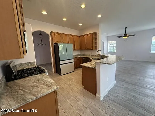 3 bed, 2.0 bath, 1784 sqft, $2,650 — Photo 4