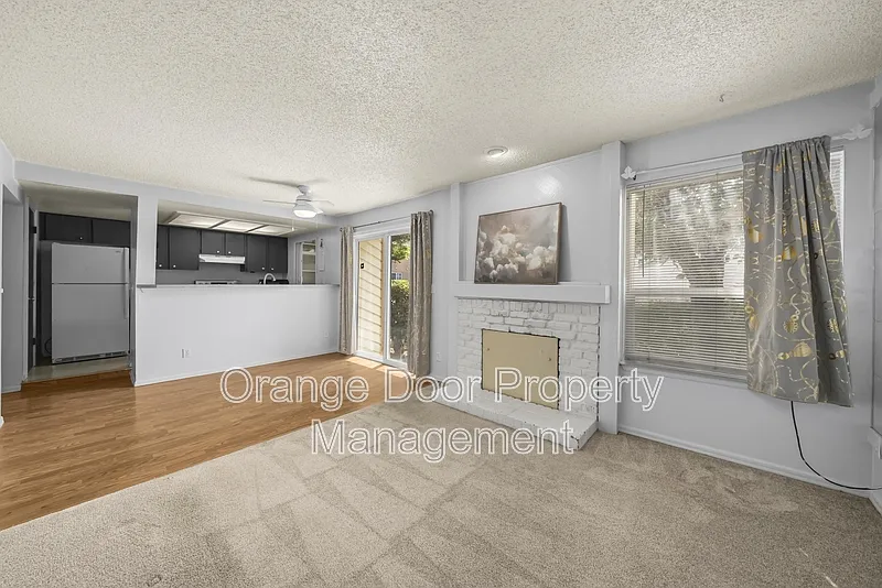 2 bed, 2.0 bath, 887 sqft, $2,200 — Photo 2