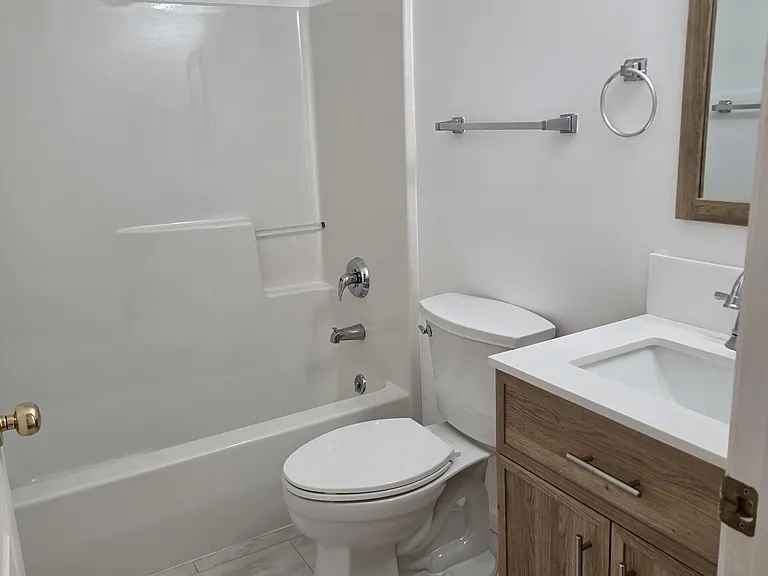 225 Holly Springs Dr — Photo 5