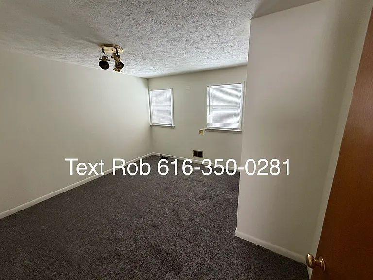 850 Houseman Ave NE #B — Photo 8