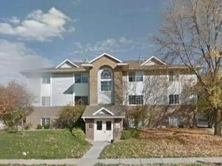 104 Westside Dr — Photo 1