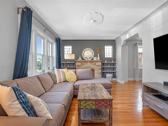 3rd image of 6612 Lindenwood Pl