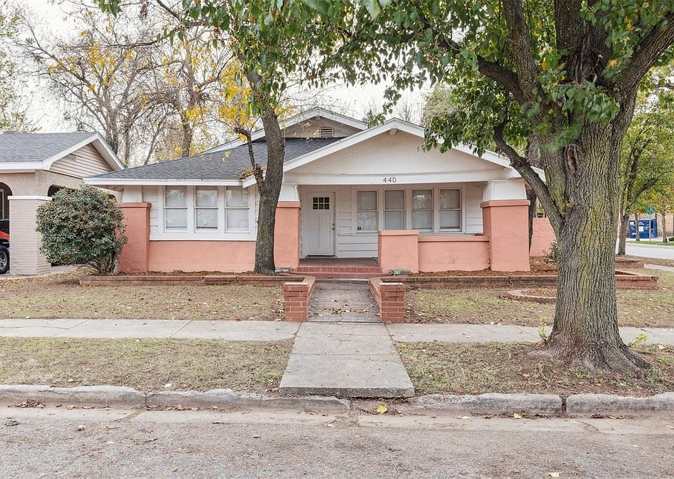 1st image of 440 NW 28th St
