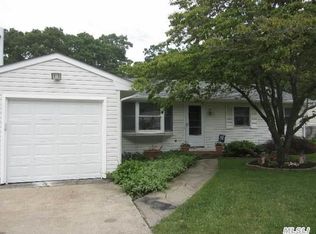 9 Oak St, Ronkonkoma, NY 11779