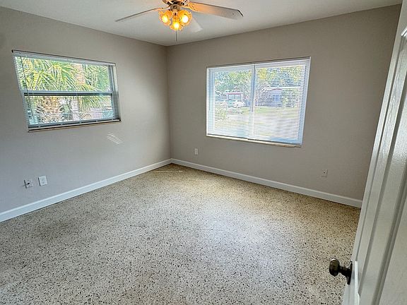 4th image of 10467 52nd Ave N
