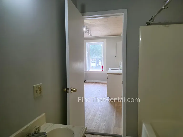 102 N Bedford St — Photo 42