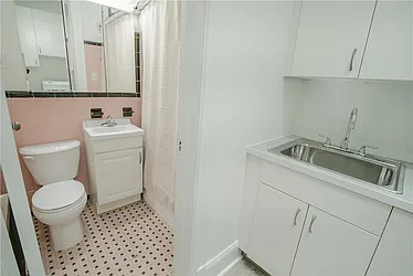 Rented by R New York