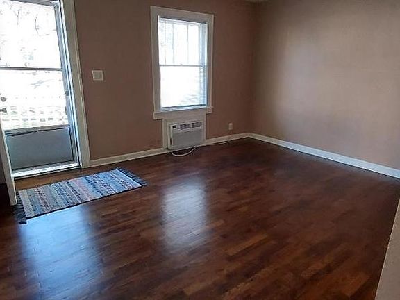 3rd image of 546 S Cedar Ave