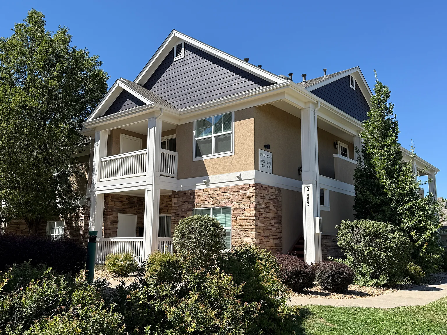 2 bed, 1100 sqft, $2,450 — Photo 1
