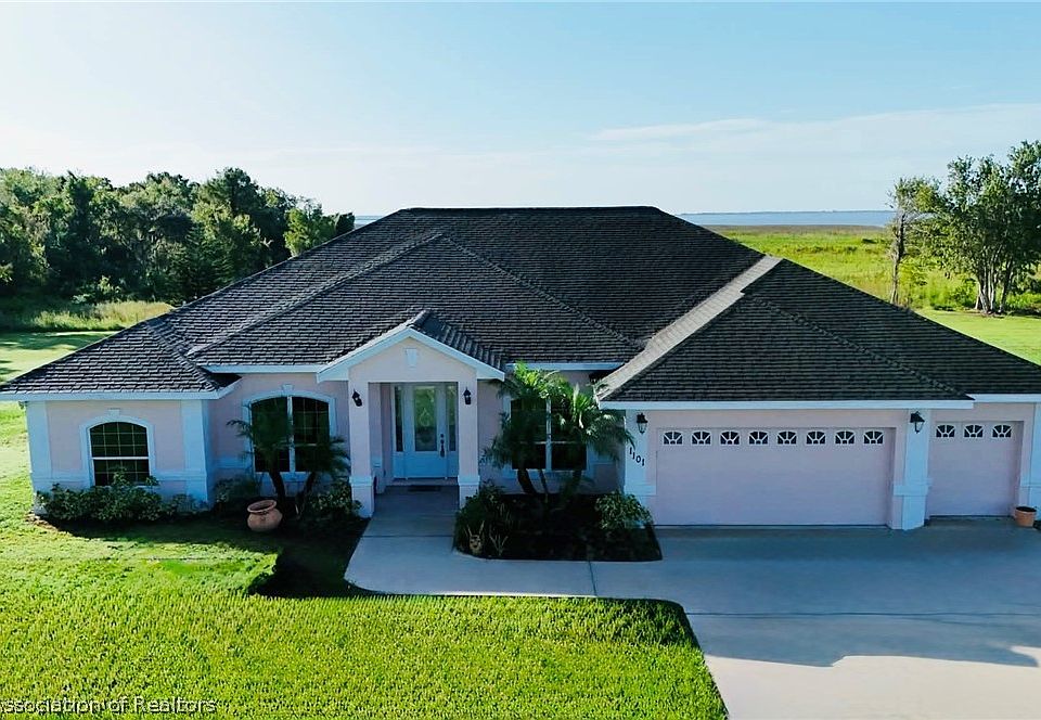 1st image of 1101 Lakeside Way