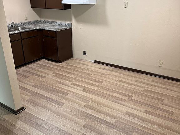 3rd image of 481 Sunset Dr #4