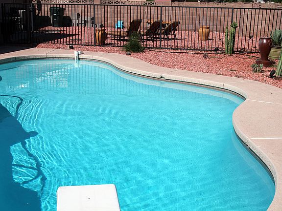3rd image of 726 E Calle Bolo Ln