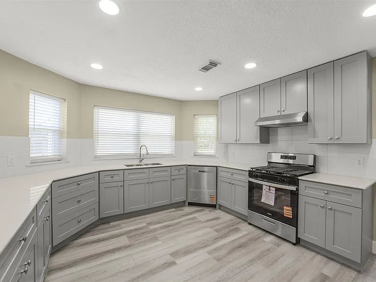 4138 Club Valley Dr — Photo 29