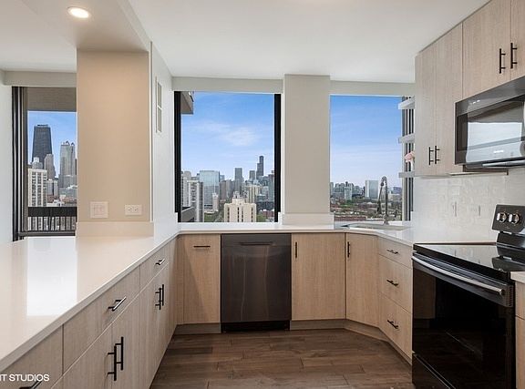 3rd image of 1660 N La Salle St #2401