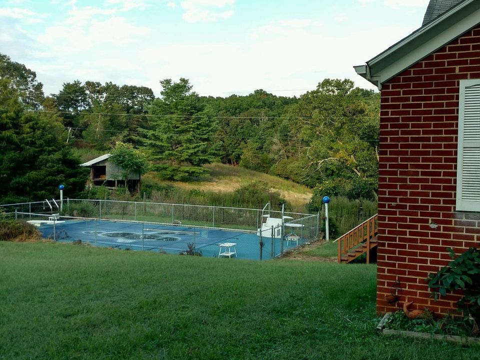 1st image of 712 Stuartsburg Rd