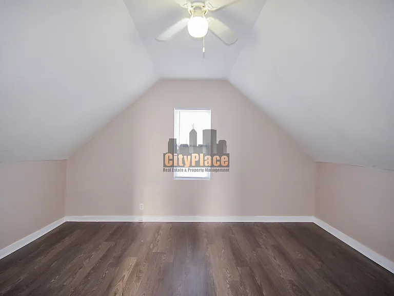 1541 Spruce St — Photo 15
