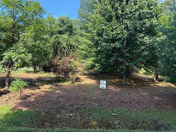 3rd image of 5 Honeysuckle Ln