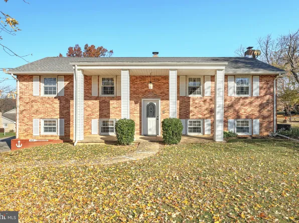 802 Fielding Dr, Red Lion, PA 17356