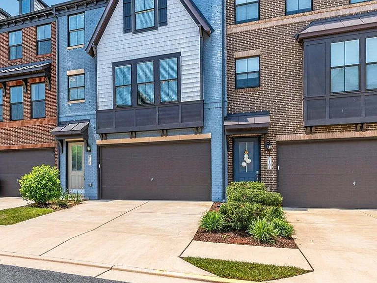 8106 Zoe Pl — Photo 1