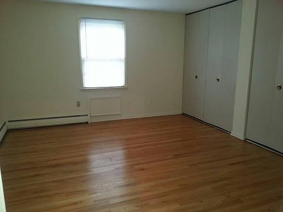 4th image of 17 Farnham Ave APT 6
