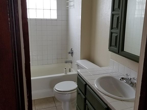 MAIN FLOOR BATH 