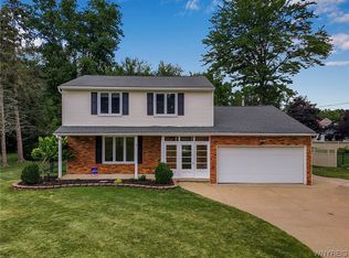 8 Pinewood Dr, Orchard Park, NY 14127