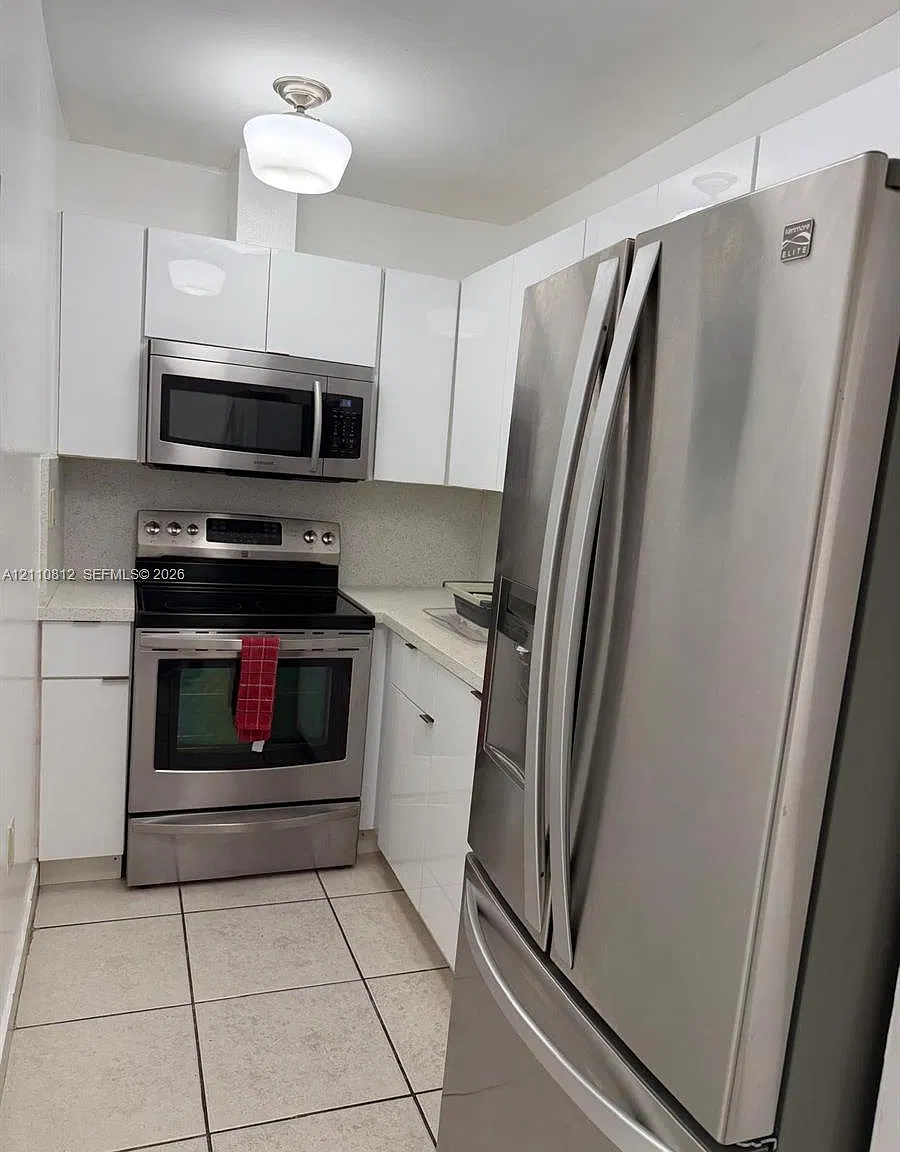 Sunset Villas Condo — Photo 3
