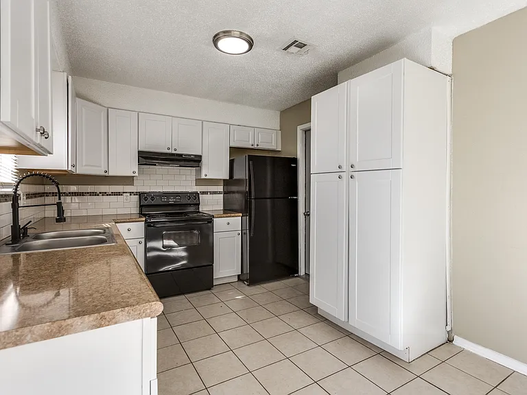 645 Lloyd Ave — Photo 13