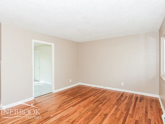 4th image of 902 Goodhue Cir