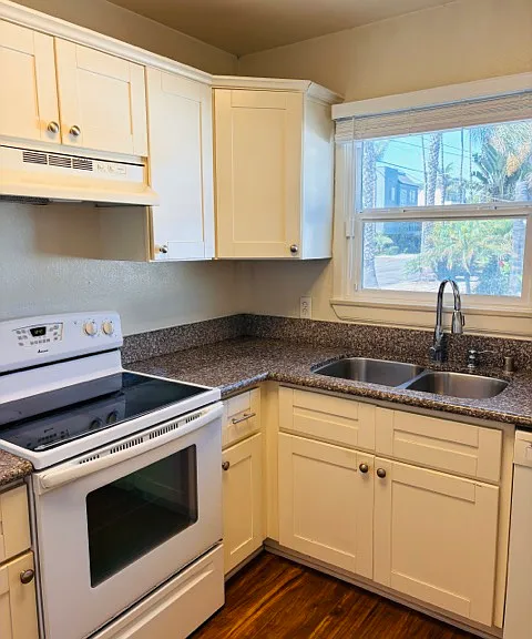 412 S Myers St — Photo 1
